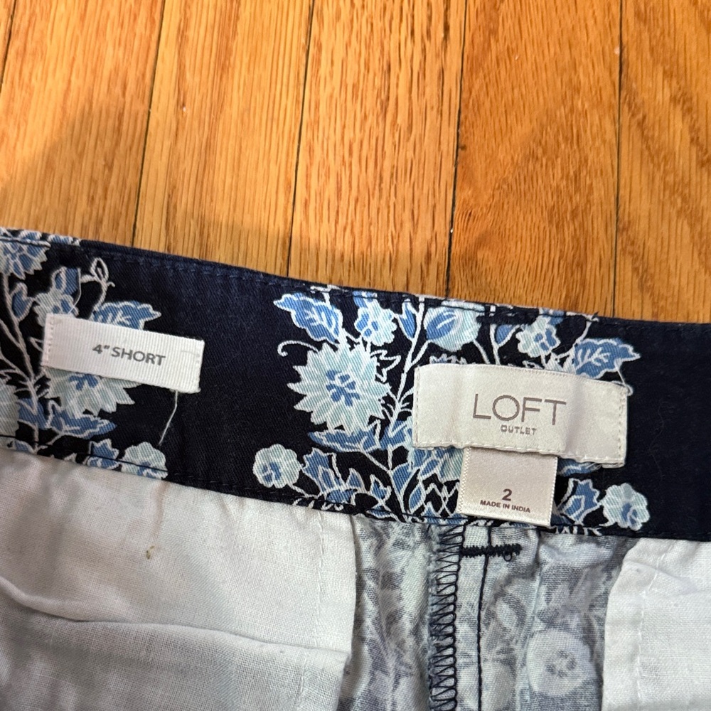 LOFT Women's Blue Patterned Shorts - Picture 2 of 3